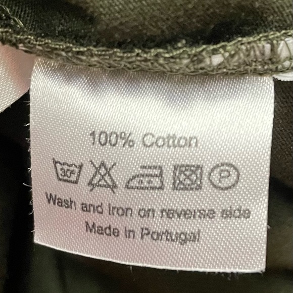 COPY - French bulldog in “C” - graphic tee by Etre Cecile presque Parisienne - Picture 15 of 16